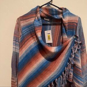 NWT Paris Hues Wrap